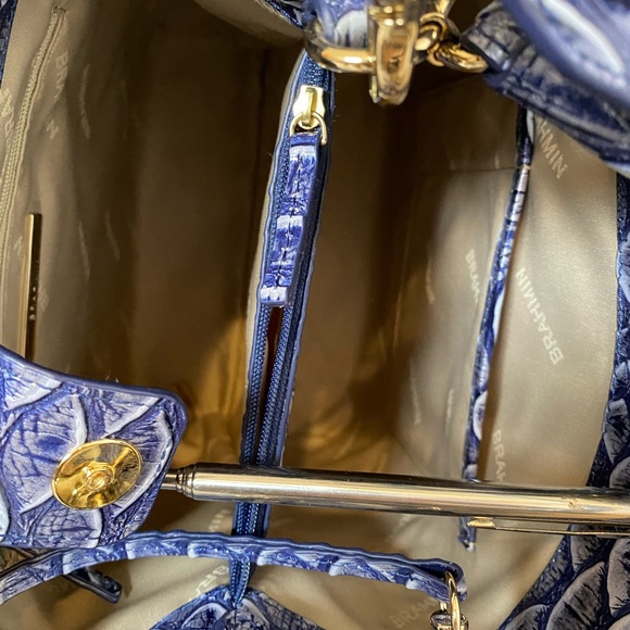 SOLD!  EUC Brahmin medium Amelia in Denim Cruz - Picture 5 of 9